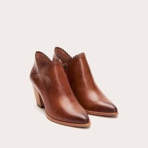 Frye WOMEN'S FRYE REED SCALLOPED SHORTIE BOOT